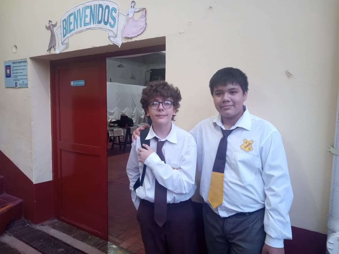 Estudiantes en el certamen de Matemática